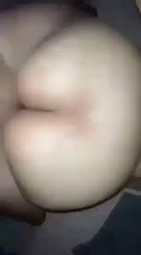 شرموطة مصرية تتناك في المصيف على البحر قدام الناس