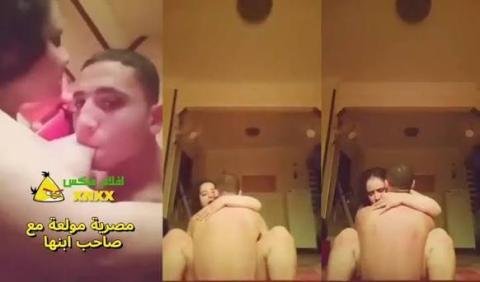 مصرية فاجرة مع صاحب ابنها الشاب الي يعرف يفشخ كسها ويريحهولها
