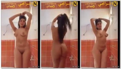 نودز بنت جامدة مربربة تتصور بنفسها، صدورها تتنطط وكسها نار