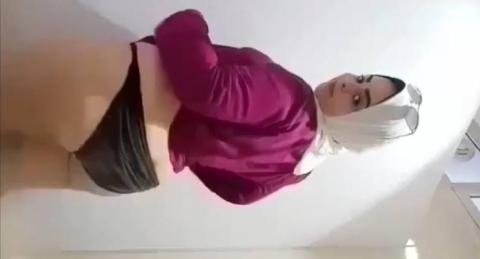 سكس مصري دبدوبة مصرية وتصور فيديو عشان حبيبها وهي بتلعب في طيزها – سكس عربي